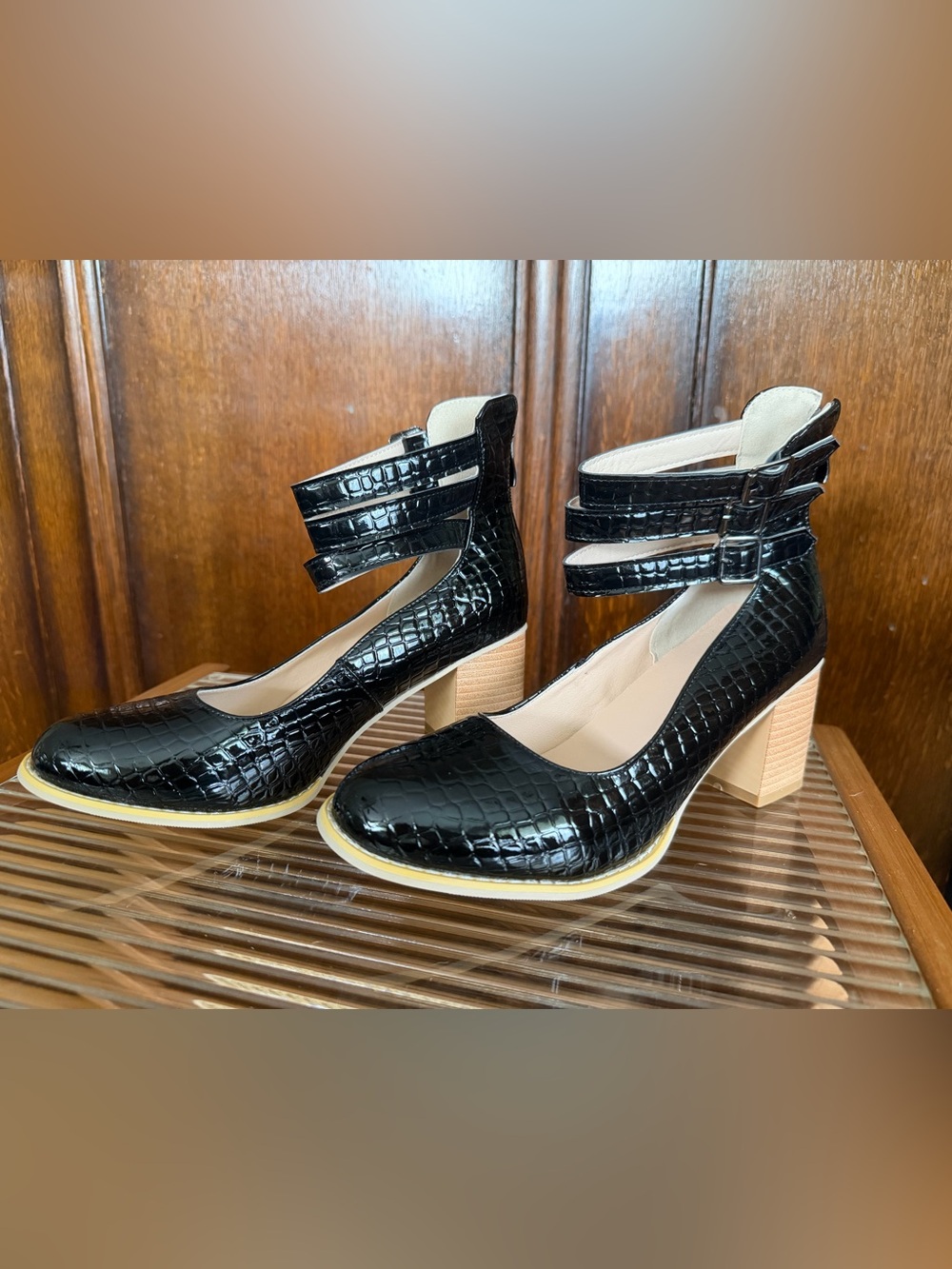 Freebird Inspired Black Croc-Embossed Ankle-Strap Block Heel Pumps Size 8.5 - Picture 3 of 10